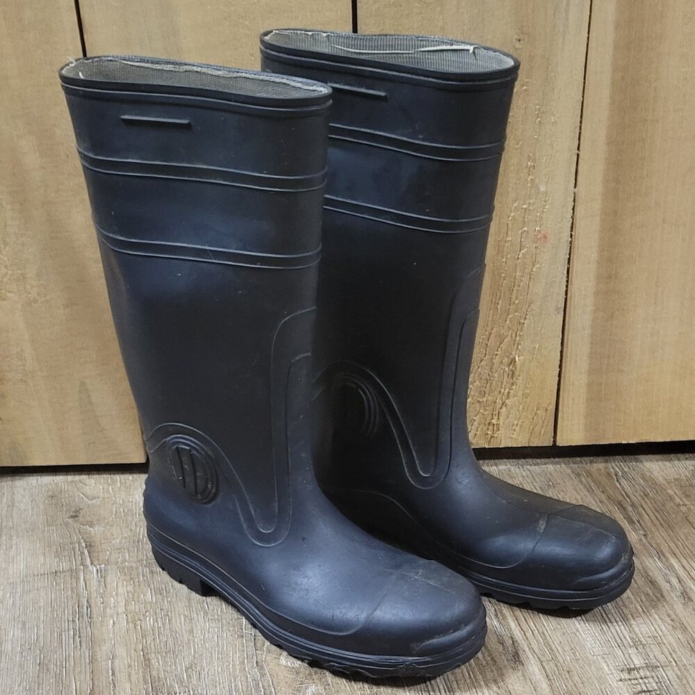 mans rugged heavy duty rubber boots  size 13